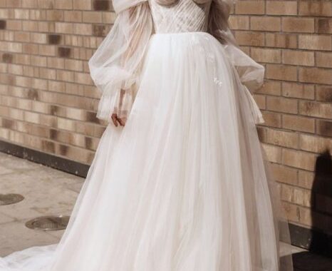 Örök klasszikus: a váll nélküli menyasszonyi ruha